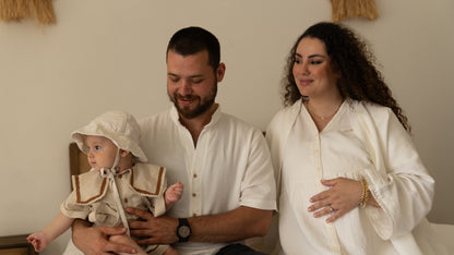 Ekru renkli, anne sabahlığı, uzun kollu ve diz boyu tasarım.