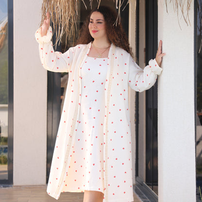 Kırmızı pamuklu sabahlık ve kısa kollu lohusa elbisesi içeren iki parçalı takım.