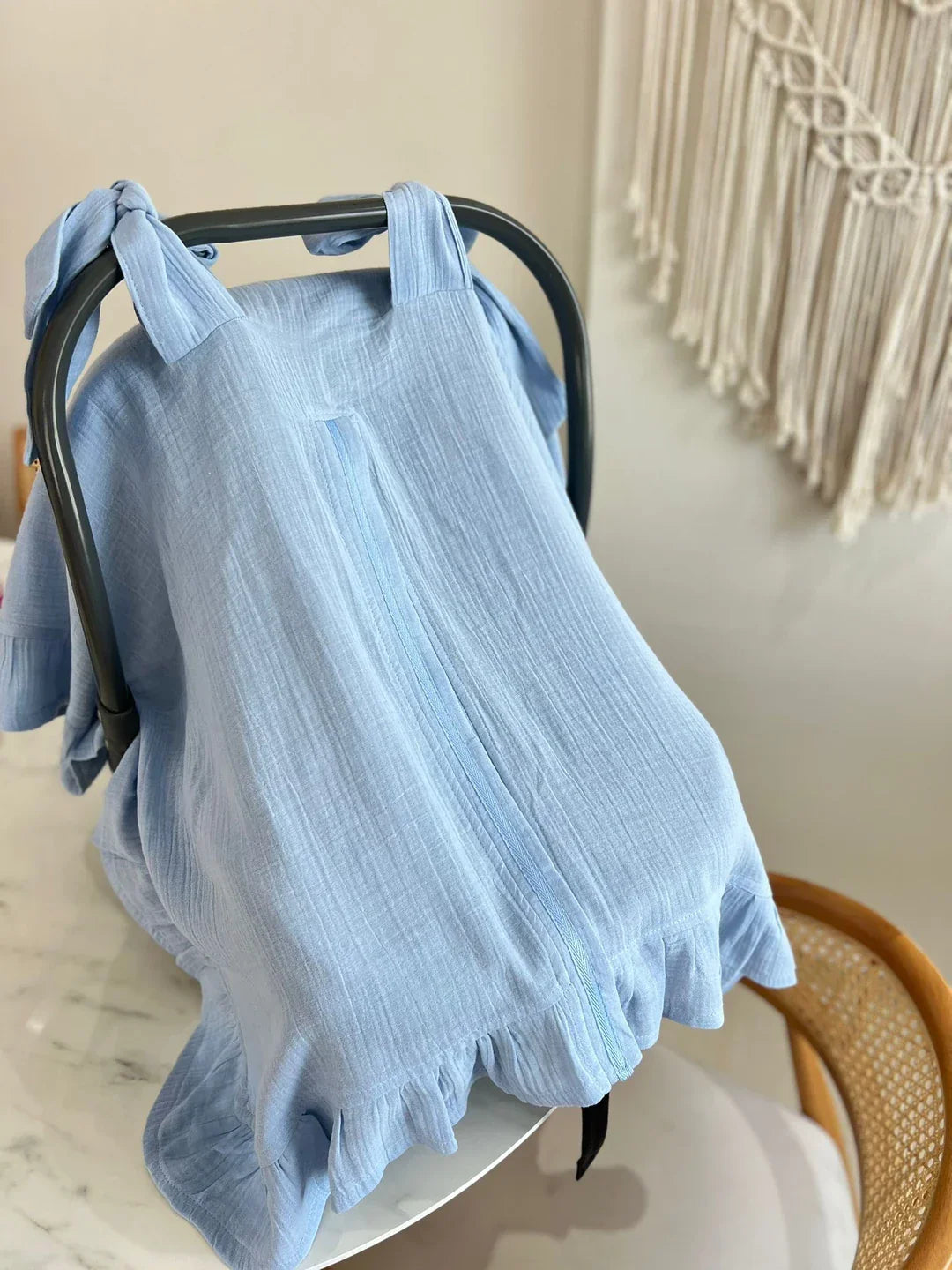 Bebe mavisi, %100 pamuk müslin puset örtüsü, hafif ve nefes alabilir dokuyla tasarlandı.